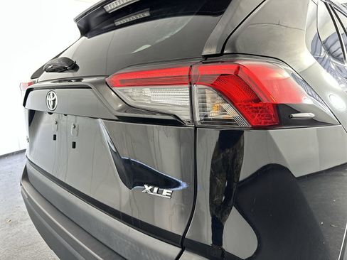 Used 2022 Toyota RAV4 XLE Premium image 30