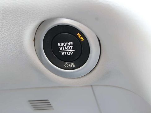 Used 2021 Chrysler Voyager Lxi image 22