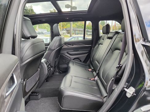 Certified 2025 Jeep Grand Cherokee Limited image 10