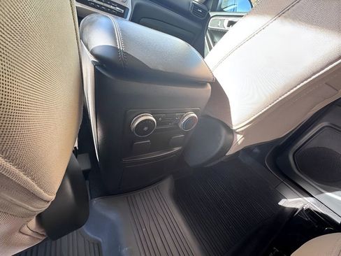 Used 2023 Ford Explorer Base image 29