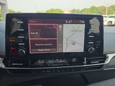 Used 2021 Toyota Sienna XSE FWD image 25