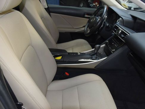 Used 2018 Lexus IS 300 AWD image 24