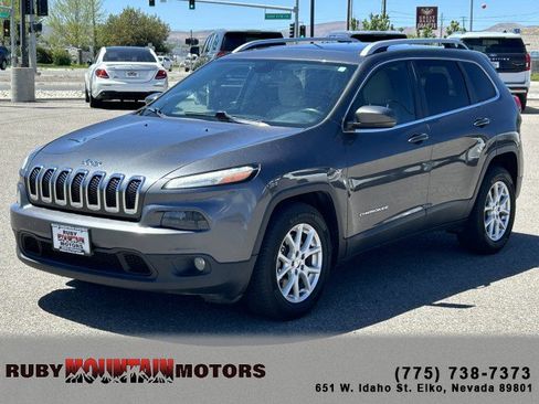 Used 2017 Jeep Cherokee Latitude w/ Safety/Convenience Group FWD image 3