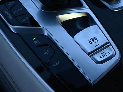 Used 2020 BMW 750i xDrive w/ Executive Package image 18