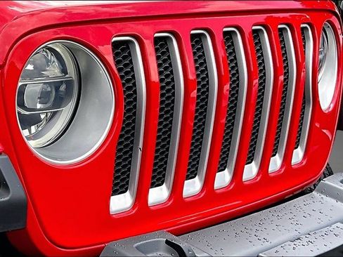 Used 2018 Jeep Wrangler Unlimited Sahara w/ Cold Weather Group AWD/4WD image 31