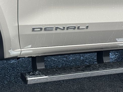 New 2026 GMC Canyon Denali w/ LPO, Black Badging Package AWD/4WD image 15