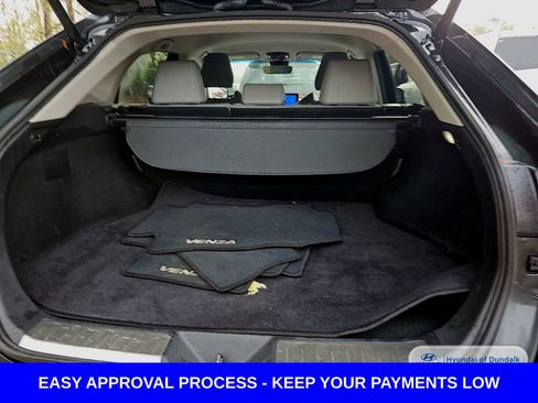 Used 2024 Toyota Venza XLE image 12