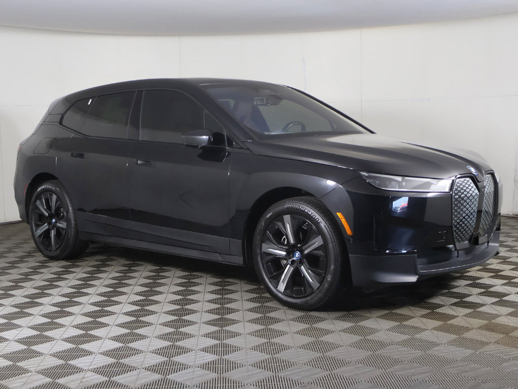 Used 2024 BMW iX xDrive50 AWD/4WD image 3