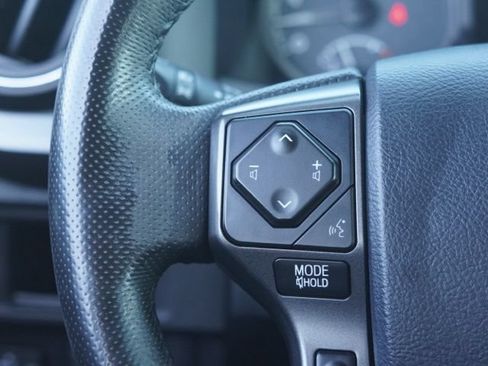 Used 2017 Toyota Tacoma TRD Off-Road AWD/4WD image 20