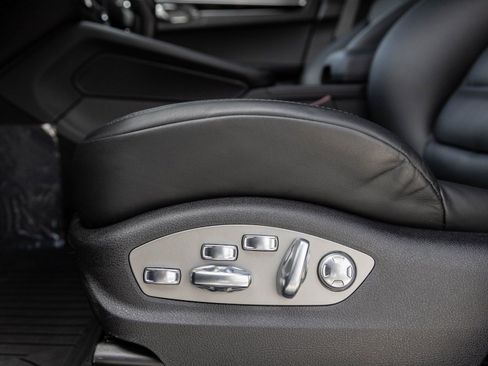 Certified 2026 Porsche Macan image 22