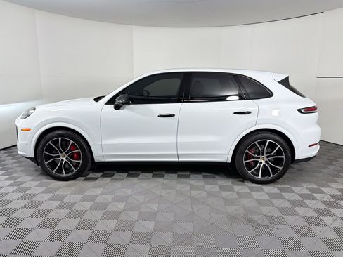 Certified 2024 Porsche Cayenne S AWD/4WD image 2