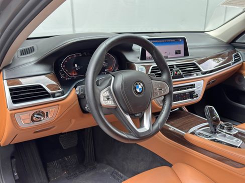 Used 2020 BMW 750i xDrive w/ Autobahn Package AWD/4WD image 13