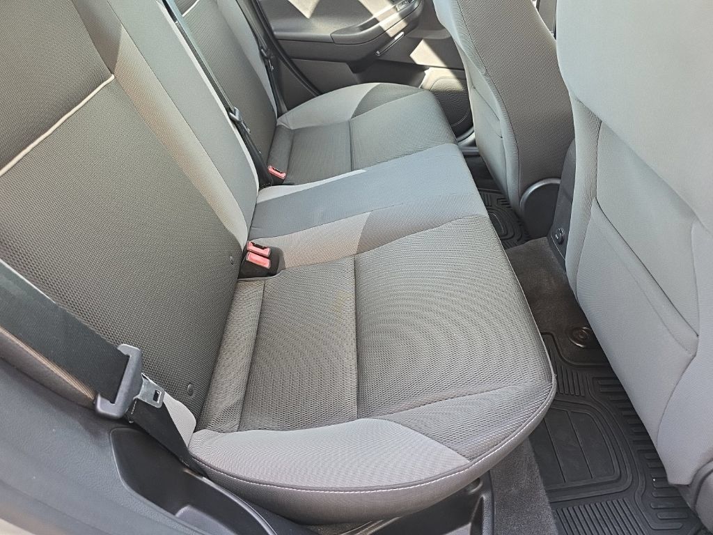 Used 2014 Ford Focus SE FWD image 24