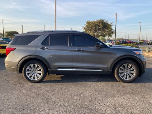 Used 2023 Ford Explorer Limited w/ Limited Technology Package RWD image 3