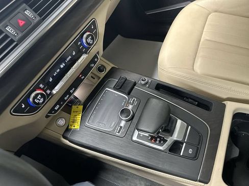 Used 2020 Audi Q5 2.0T Premium Plus w/ Premium Plus Package AWD/4WD image 14