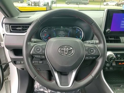 Used 2023 Toyota RAV4 SE image 15