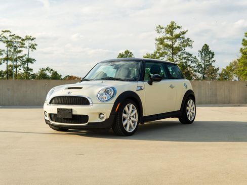Used 2010 MINI Cooper S w/ Sport Pkg image 3