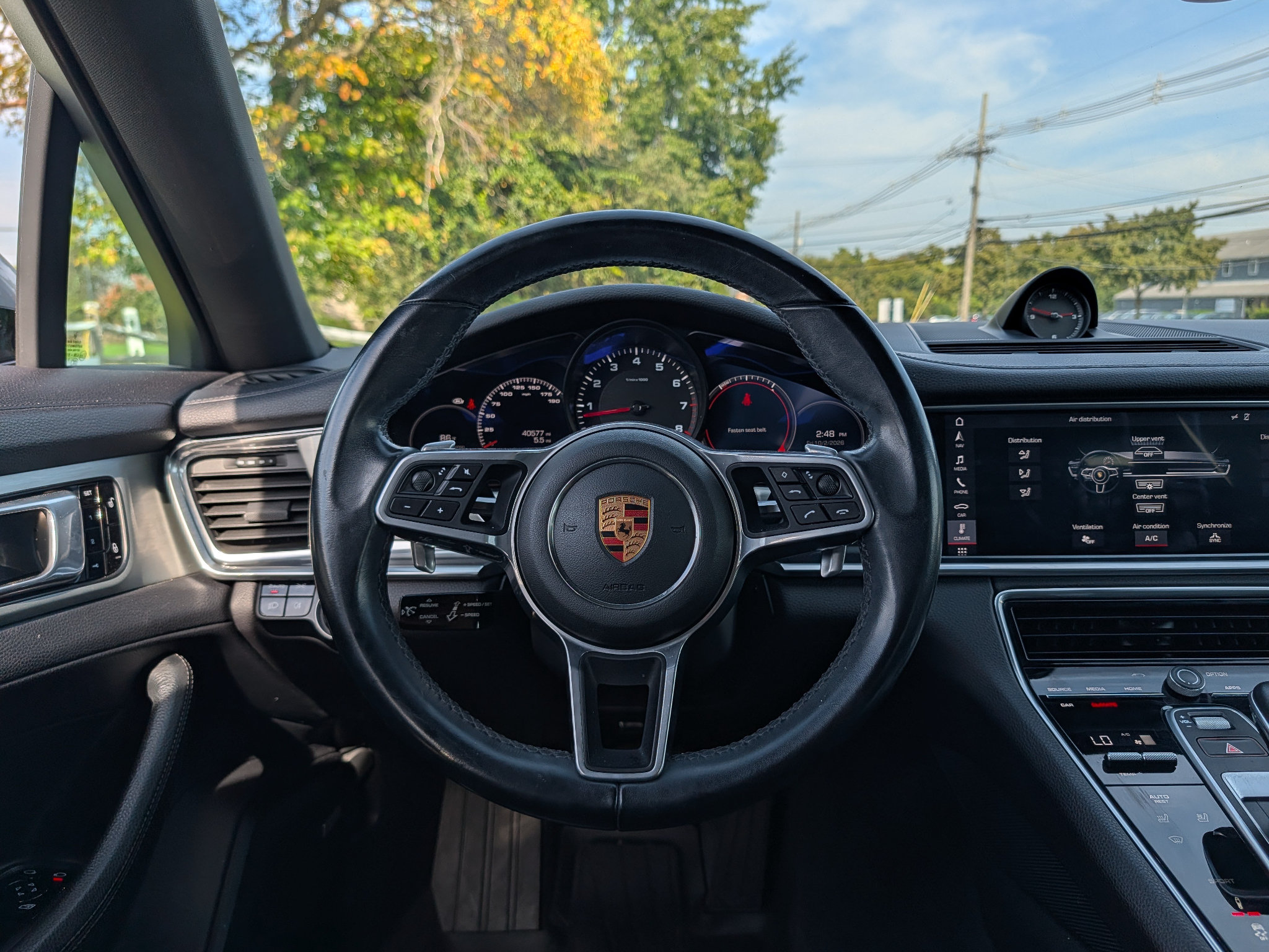 Used 2018 Porsche Panamera 4 w/ Premium Package AWD/4WD image 31