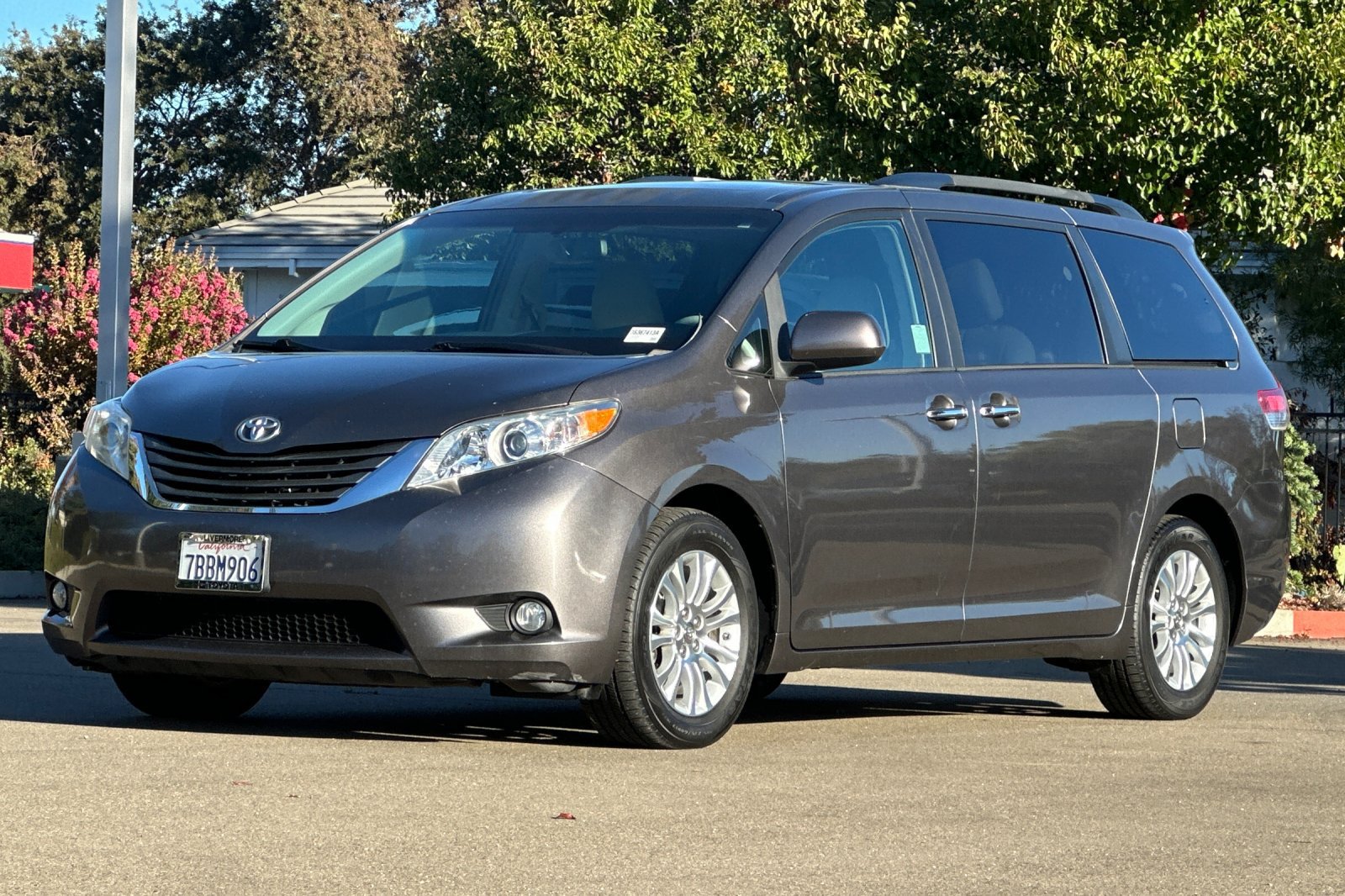 Used 2013 Toyota Sienna XLE w/ Premium Pkg FWD image 8