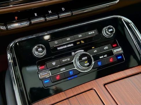 Certified 2024 Lincoln Navigator L Reserve AWD/4WD image 19