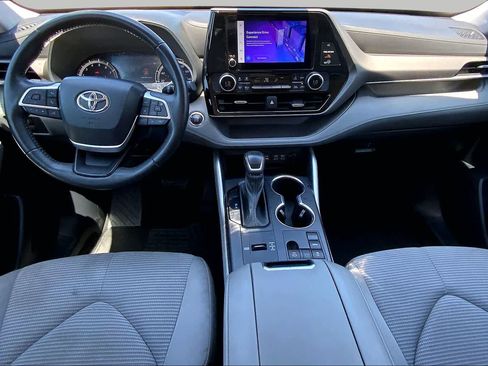 Used 2023 Toyota Highlander LE FWD image 15