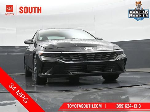 Used 2025 Hyundai Elantra SEL FWD image 42