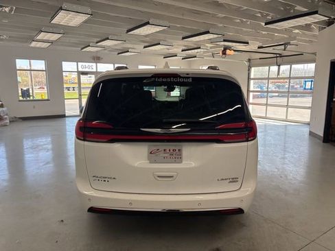 Used 2021 Chrysler Pacifica Limited w/ Premium & Safety Sphere Group AWD/4WD image 8