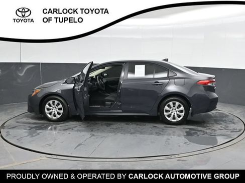 Used 2025 Toyota Corolla LE FWD image 10