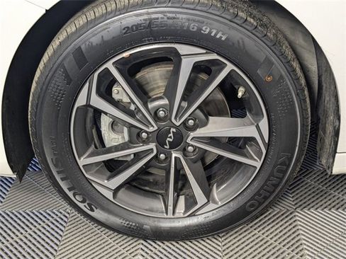 Used 2023 Kia Forte LXS image 8