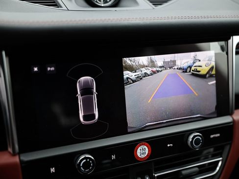 Used 2024 Porsche Macan image 37