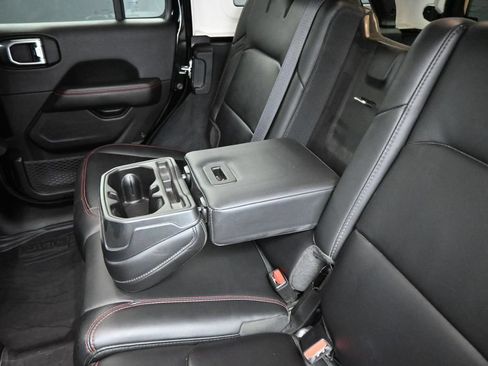 Used 2025 Jeep Wrangler Unlimited Rubicon w/ Convenience Group AWD/4WD image 26