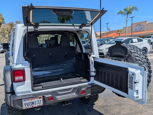 Used 2025 Jeep Wrangler Sport AWD/4WD image 9