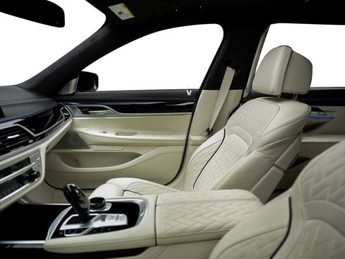 Used 2022 BMW ALPINA B7 xDrive AWD/4WD image 61