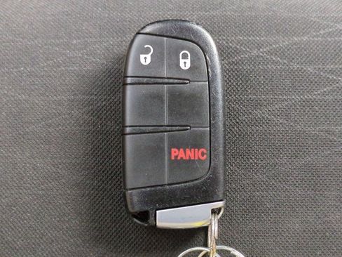 Used 2019 Dodge Durango SXT w/ 3rd Row Seating Group image 27