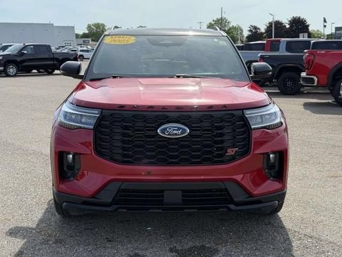Used 2025 Ford Explorer ST AWD/4WD image 3