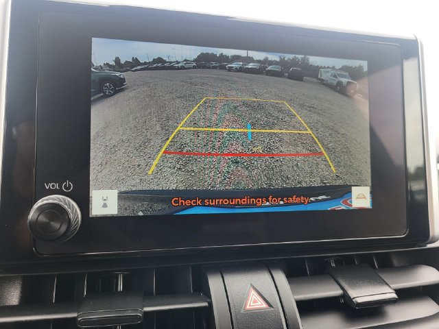 Used 2025 Toyota RAV4 XLE AWD/4WD image 17