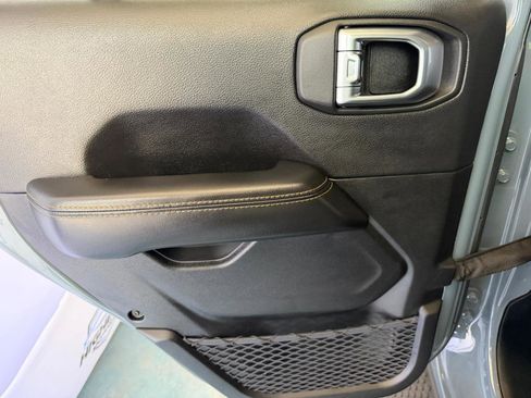 Used 2025 Jeep Wrangler Unlimited Sahara AWD/4WD image 16