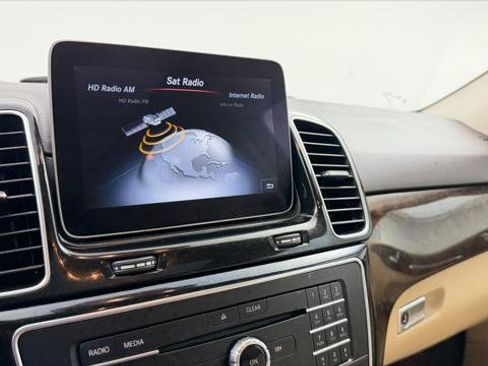 Used 2018 Mercedes-Benz GLE 350 w/ Premium 1 Package image 29