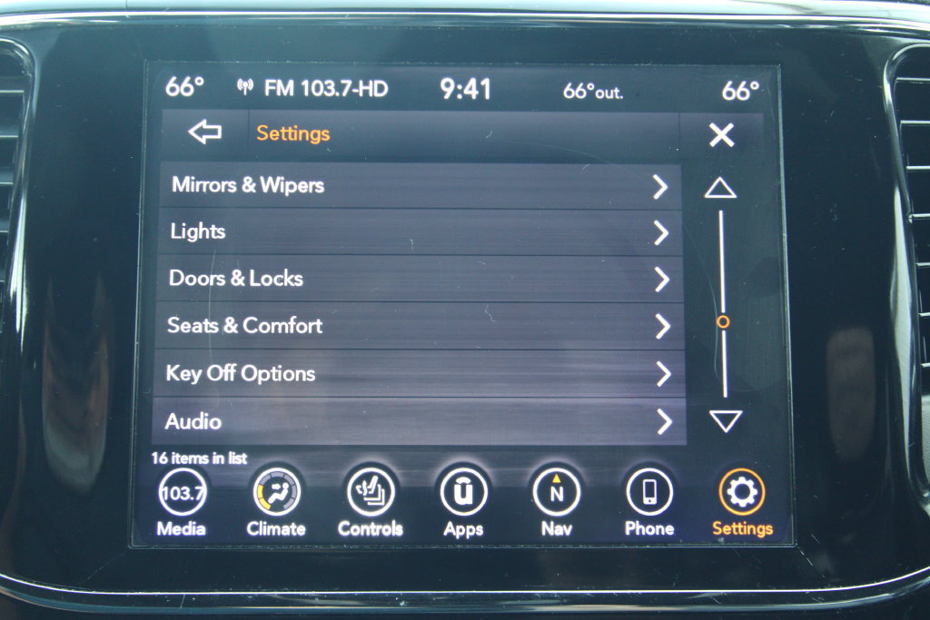 Used 2020 Jeep Grand Cherokee Limited w/ Premium Lighting Group AWD/4WD image 35