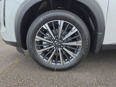 New 2026 Nissan Pathfinder Platinum image 32