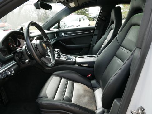 Used 2022 Porsche Panamera 4 Platinum Edition image 9