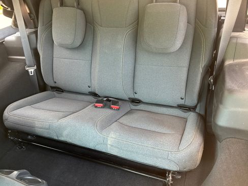 Used 2025 Jeep Wrangler Sport AWD/4WD image 20