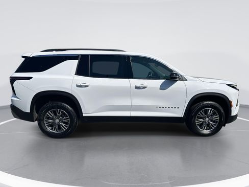 Used 2026 Chevrolet Traverse LT AWD/4WD image 4
