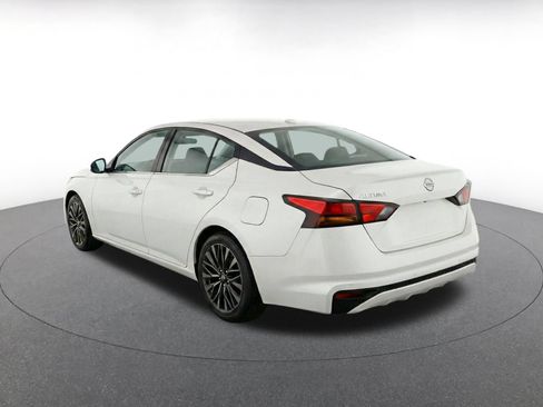 Used 2025 Nissan Altima 2.5 SV FWD image 7