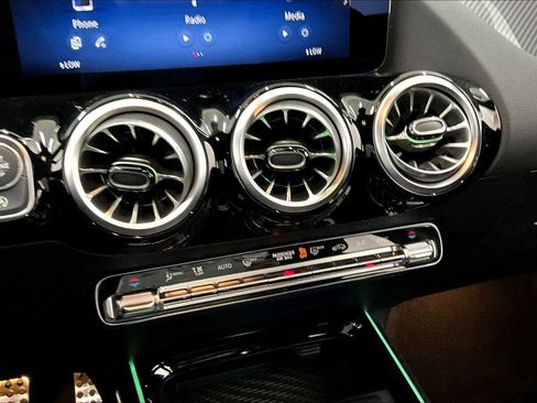 New 2025 Mercedes-Benz GLA 250 image 18