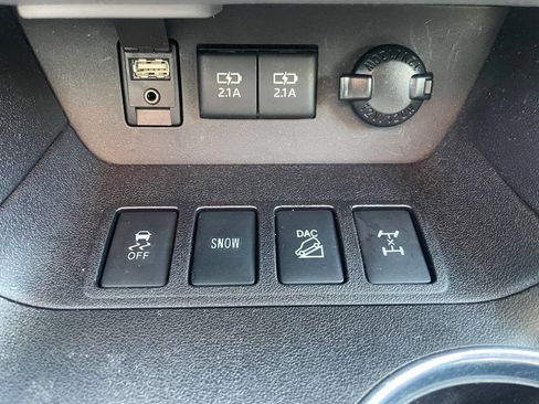 Used 2018 Toyota Highlander XLE image 29