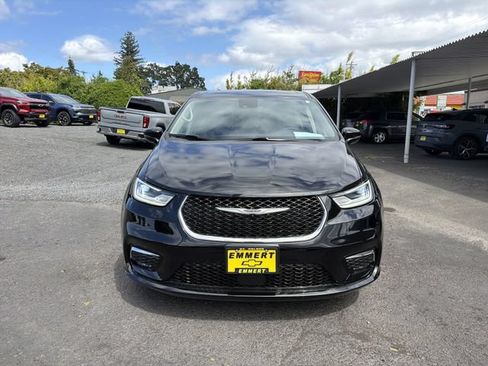 Used 2024 Chrysler Pacifica Limited FWD image 7