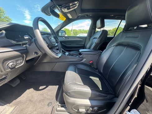 Used 2022 Jeep Grand Cherokee Overland image 9