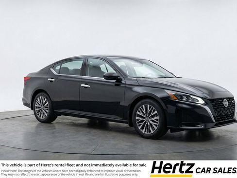 Used 2025 Nissan Altima 2.5 SV image 1