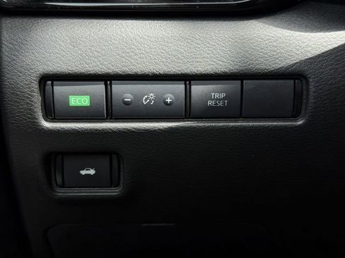 Used 2024 Nissan Sentra SV FWD image 22